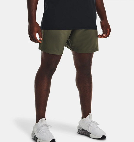 Under Armour Woven 7" Shorts (Size XL Only)